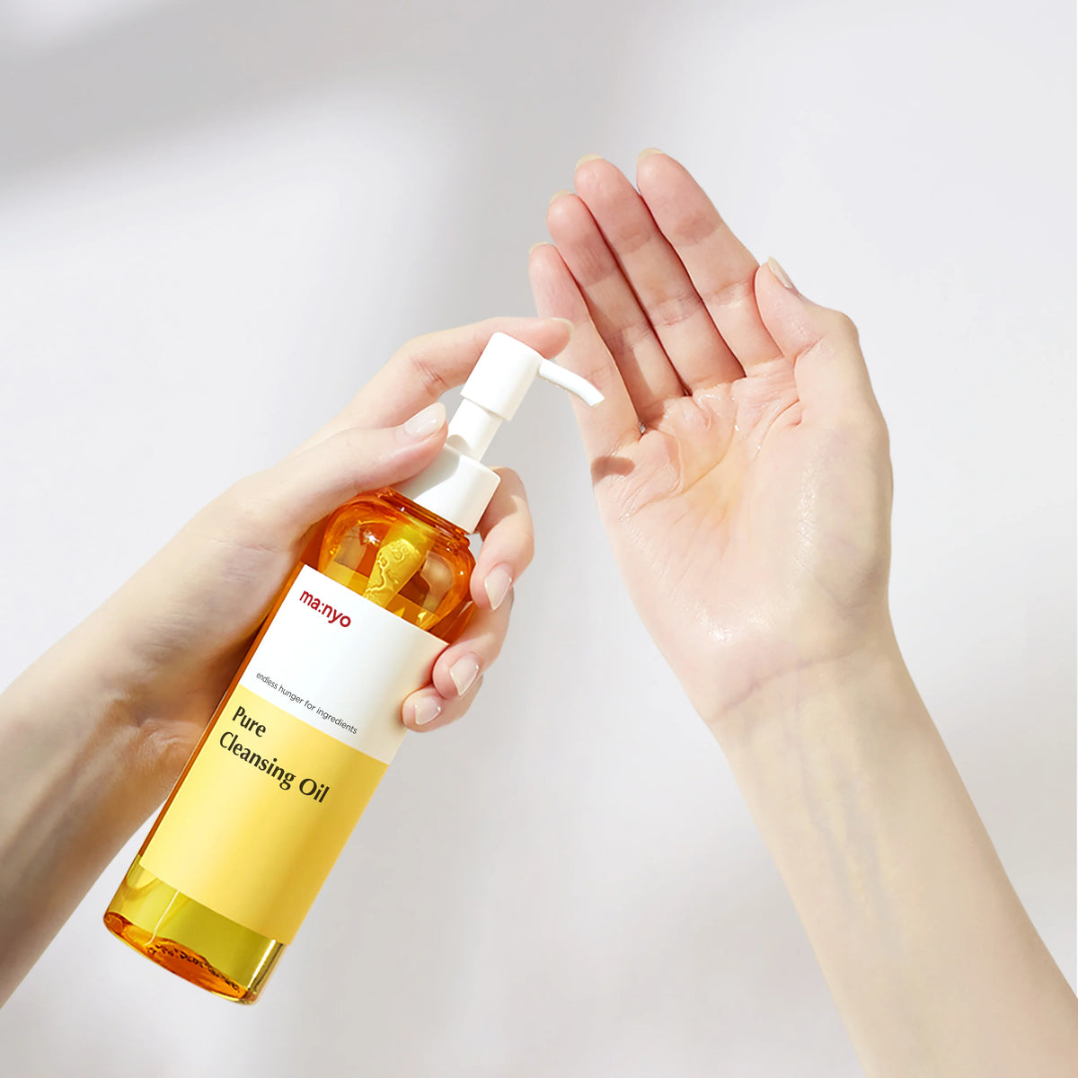 Huile démaquillante ma:nyo Pure Cleansing Oil pour double nettoyage
