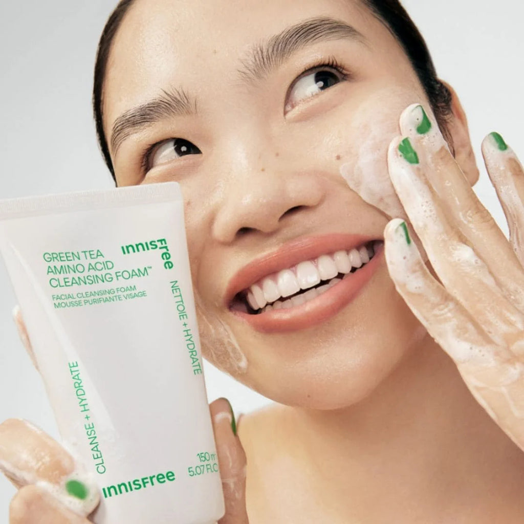 Utilisation de la mousse nettoyante INNISFREE Green Tea Amino